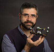 Ioannis Poulakakis, Mechanical Engineering with his "octoroach robot".